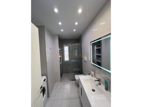 Tirane, jepet me qera apartament 3+1 Kati 3, 129 m² 1.300 € 