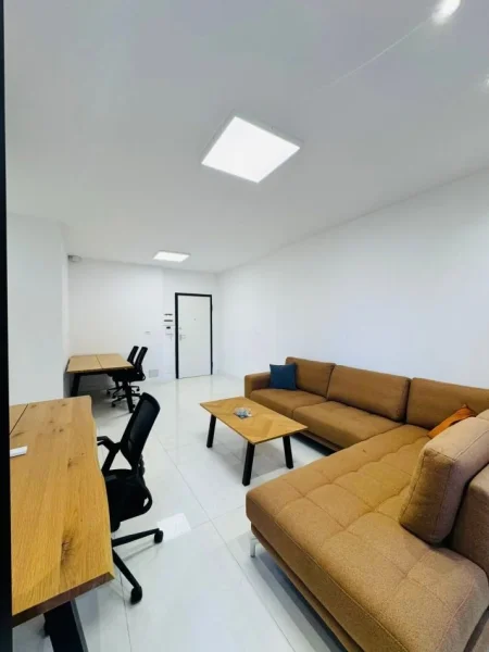 Tirane, jepet me qera zyre Kati 6, 75 m² 950 € 