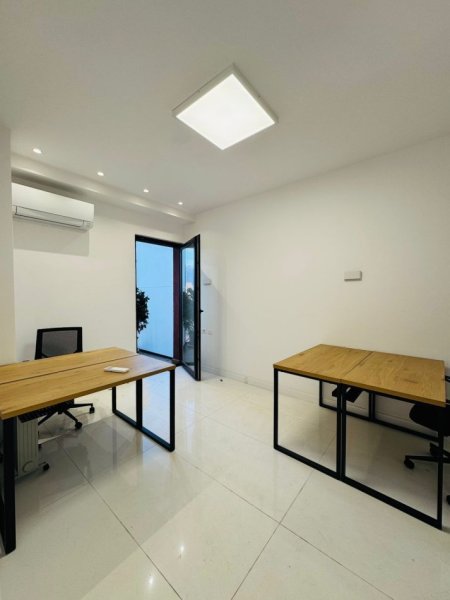 Tirane, jepet me qera zyre Kati 6, 75 m² 950 € 