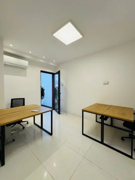 Tirane, jepet me qera zyre Kati 6, 75 m² 950 € 