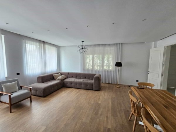 Tirane, jepet me qera Vile 5+1 Kati 3, 400 m² 2.500 € (Teg)