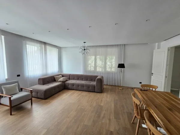 Tirane, jepet me qera Vile 5+1 Kati 3, 400 m² 2.500 € (Teg)