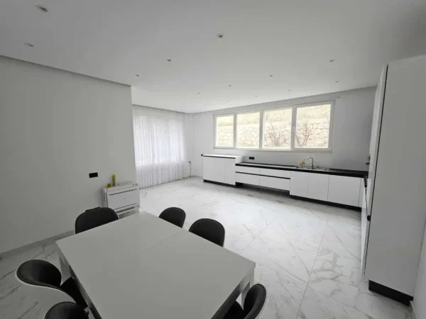 Tirane, jepet me qera Vile 5+1 Kati 3, 400 m² 2.500 € (Teg)