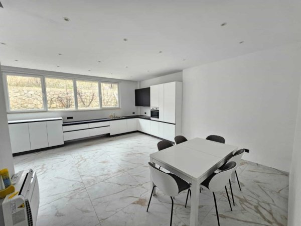 Tirane, jepet me qera Vile 5+1 Kati 3, 400 m² 2.500 € (Teg)