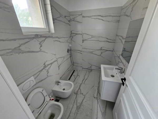 Tirane, jepet me qera Vile 5+1 Kati 3, 400 m² 2.500 € (Teg)