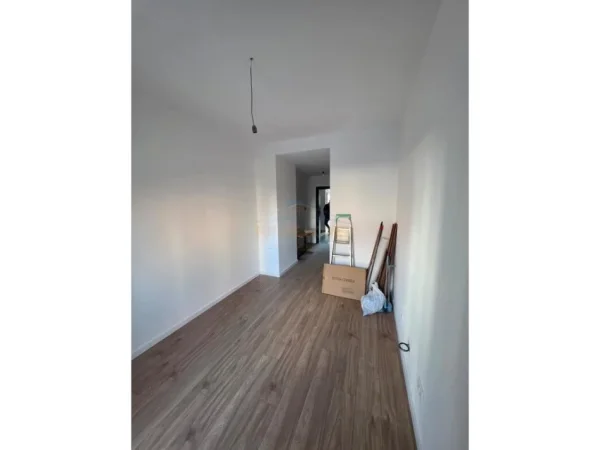 Tirane, jepet me qera zyre Kati 1, 25 m² 250 € 