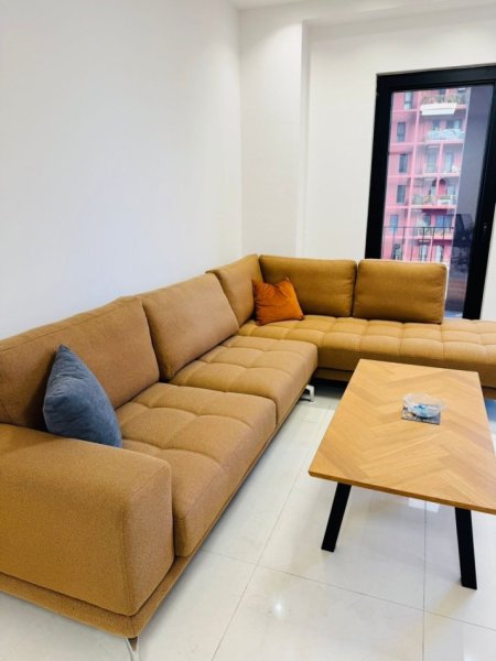 Tirane, shes Mobilje zyre 4.000 €