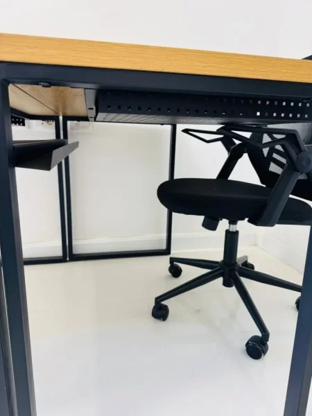 Tirane, shes Mobilje zyre 4.000 €