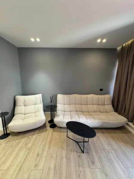 Tirane, jepet me qera apartament 2+1+Ballkon Kati 8, 166 m² 2.000 € (Galeria ETC)