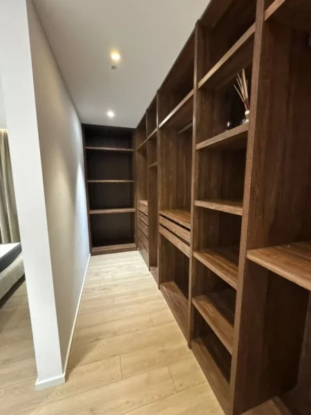 Tirane, jepet me qera apartament 2+1+Ballkon Kati 8, 166 m² 2.000 € (Galeria ETC)