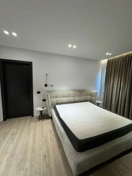 Tirane, jepet me qera apartament 2+1+Ballkon Kati 8, 166 m² 2.000 € (Galeria ETC)