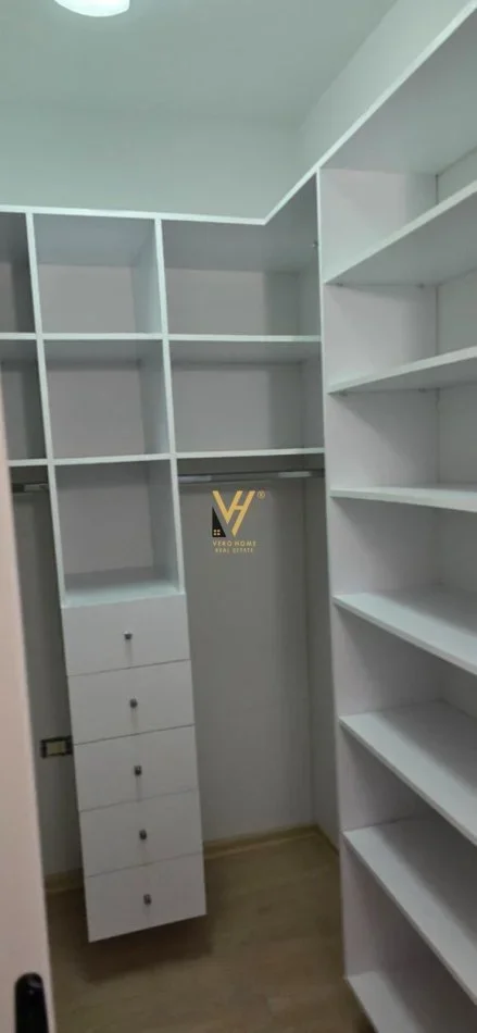 Tirane, jepet me qera apartament 1+1+Ballkon Kati 2, 118 m² 1.100 € (KODRA E DIELLIT)