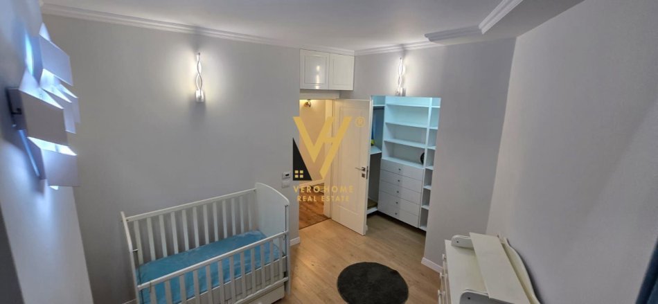 Tirane, jepet me qera apartament 1+1+Ballkon Kati 2, 118 m² 1.100 € (KODRA E DIELLIT)
