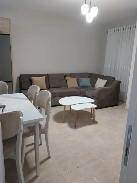 Tirane, jepet me qera apartament 1+1 Kati 2, 70 m² 500 € (KODRA E DIELLIT)
