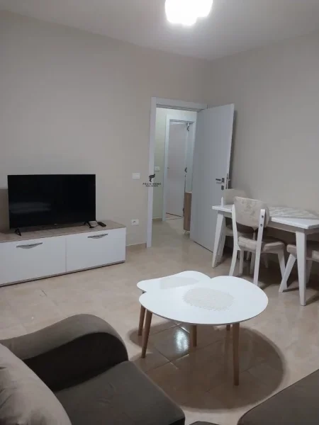 Tirane, jepet me qera apartament 1+1 Kati 2, 70 m² 500 € (KODRA E DIELLIT)
