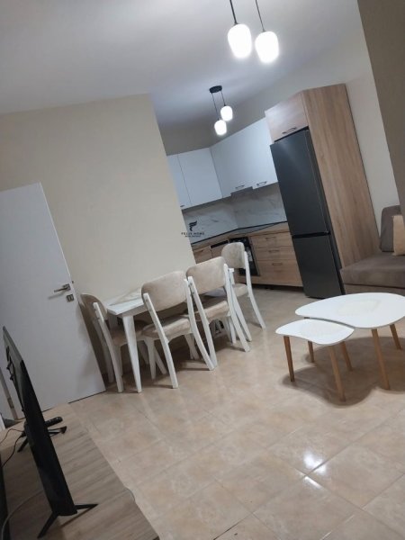 Tirane, jepet me qera apartament 1+1 Kati 2, 70 m² 500 € (KODRA E DIELLIT)