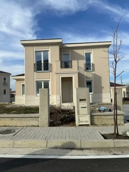 Tirane, shitet Vile 2 Katshe Kati 0, 338 m² 1.000.000 € (TEG)