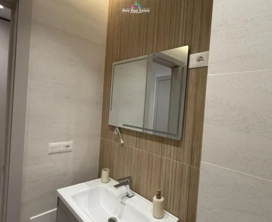 Tirane, jepet me qera apartament 1+1 Kati 3, 70 m² 800 € (Rruga Hysni Gerbolli)