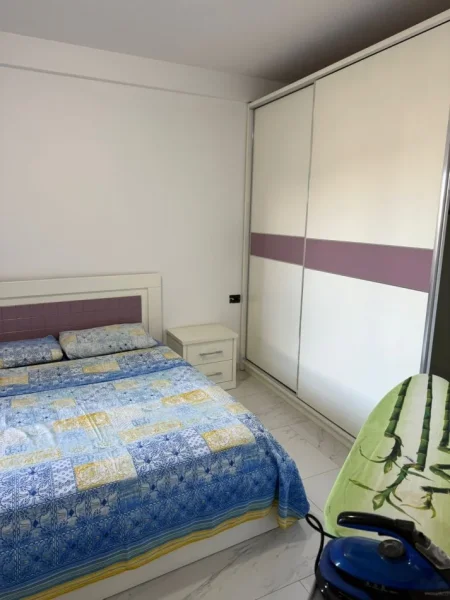 Tirane, jepet me qera apartament 1+1+Ballkon Kati 3, 70 m² 400 € (Astir)