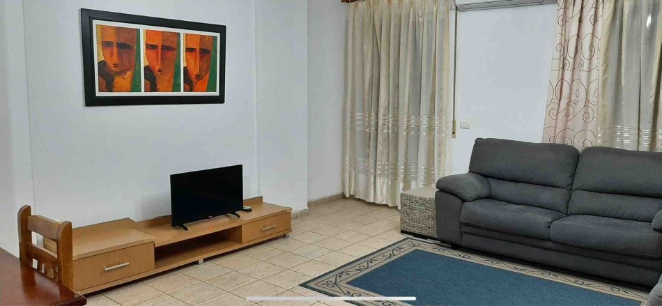 Tirane, jepet me qera apartament 1+1 Kati 3, 70 m² 600 € (qender)