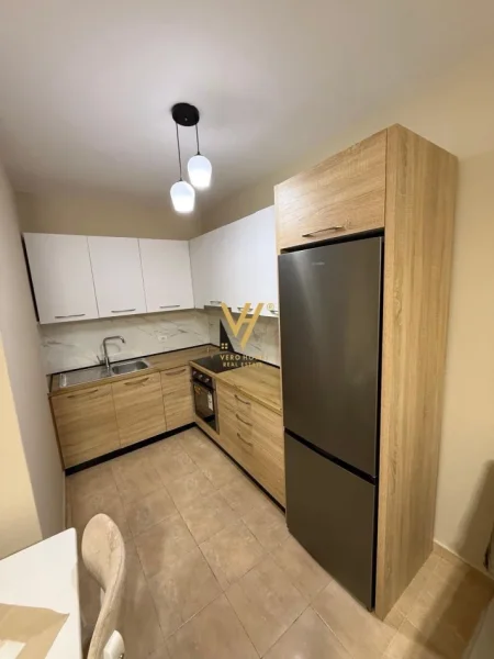 Tirane, jepet me qera apartament 1+1+Ballkon Kati 2, 70 m² 500 € (KODRA E DIELLIT)