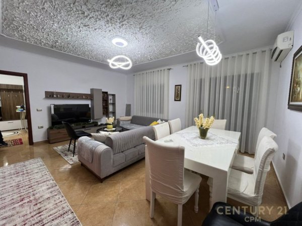 Tirane, jepet me qera apartament 2+1 Kati 1, 109 m² 700 € (Don Bosco)