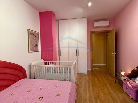 Tirane, shitet apartament 2+1+Ballkon Kati 3, 105 m² 310.000 € (Qender)