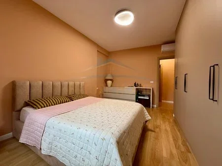 Tirane, shitet apartament 2+1+Ballkon Kati 3, 105 m² 310.000 € (Qender)