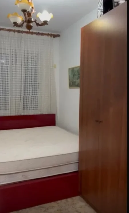 Tirane, jepet me qera apartament 1+1 Kati 3, 70 m² 550 € (komuna parisit)