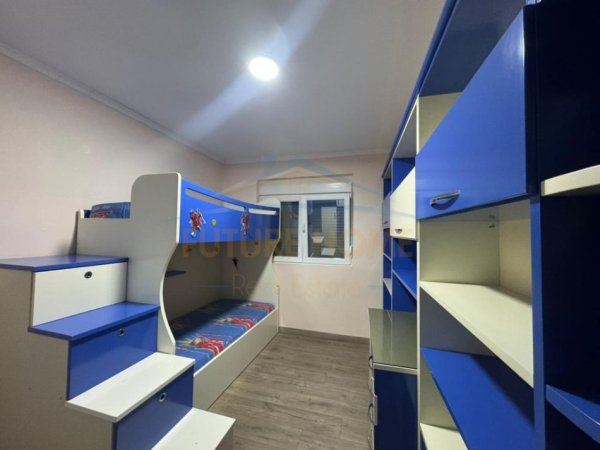 Tirane, jepet me qera apartament 2+1+Ballkon Kati 5, 85 m² 450 € (OXHAKU)