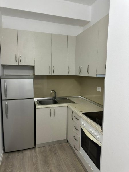 Tirane, jepet me qera apartament 2+1 Kati 2, 95 m² 500 € (Ali Demi)