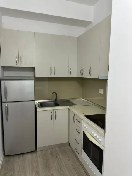 Tirane, jepet me qera apartament 2+1 Kati 2, 95 m² 500 € (Ali Demi)