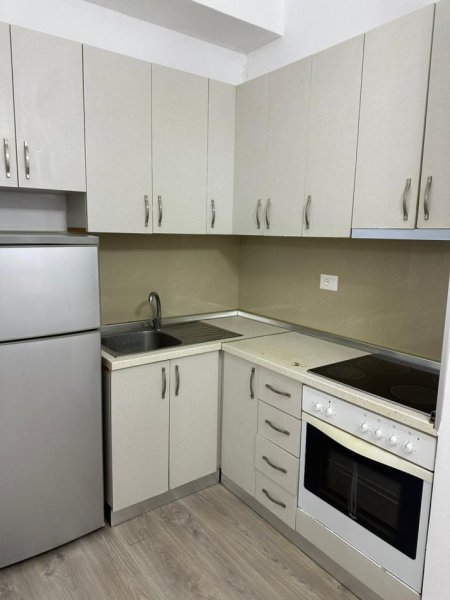 Tirane, jepet me qera apartament 2+1 Kati 2, 95 m² 500 € (Ali Demi)