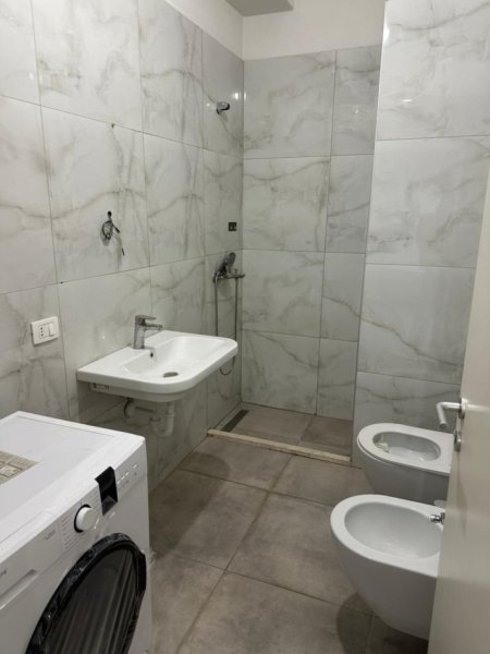 Tirane, jepet me qera apartament 2+1 Kati 2, 95 m² 500 € (Ali Demi)