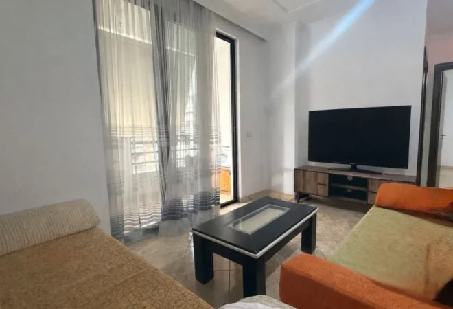 Tirane, jepet me qera apartament 2+1 , 110 m² 550 € 