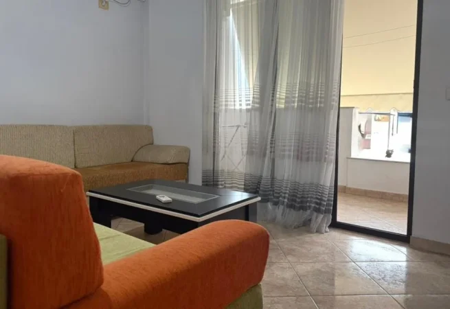 Tirane, jepet me qera apartament 2+1 , 110 m² 550 € 