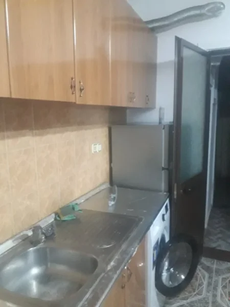Jepet me qera shtepi 1+1 Kati 1, 60 m² 300 € (Rruga Hodo Beg Lagja Ali Demi)