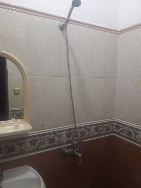 Jepet me qera shtepi 1+1 Kati 1, 60 m² 300 € (Rruga Hodo Beg Lagja Ali Demi)