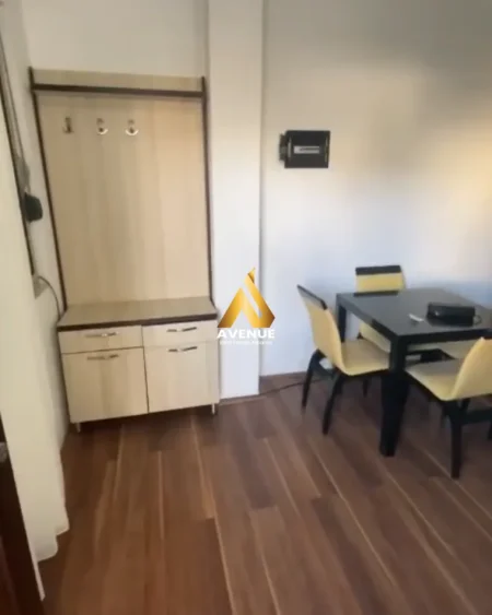 Tirane, jepet me qera apartament 1+1+Ballkon Kati 2, 56 m² 400 € (Rruga Peti)