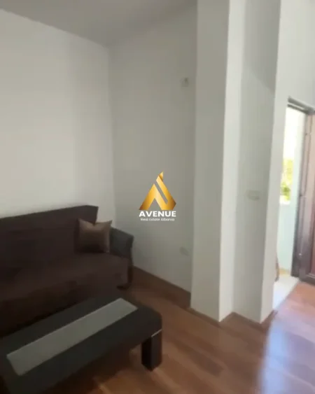 Tirane, jepet me qera apartament 1+1+Ballkon Kati 2, 56 m² 400 € (Rruga Peti)