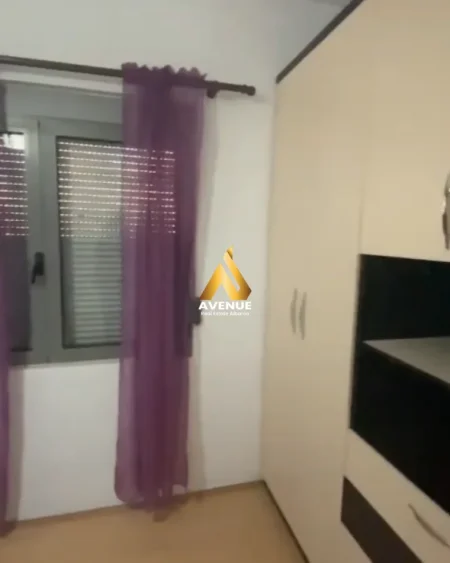 Tirane, jepet me qera apartament 1+1+Ballkon Kati 2, 56 m² 400 € (Rruga Peti)