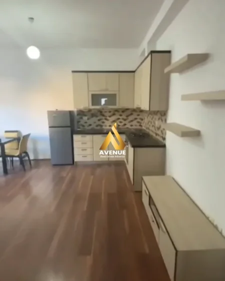 Tirane, jepet me qera apartament 1+1+Ballkon Kati 2, 56 m² 400 € (Rruga Peti)