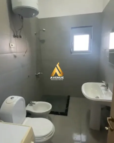 Tirane, jepet me qera apartament 1+1+Ballkon Kati 2, 56 m² 400 € (Rruga Peti)