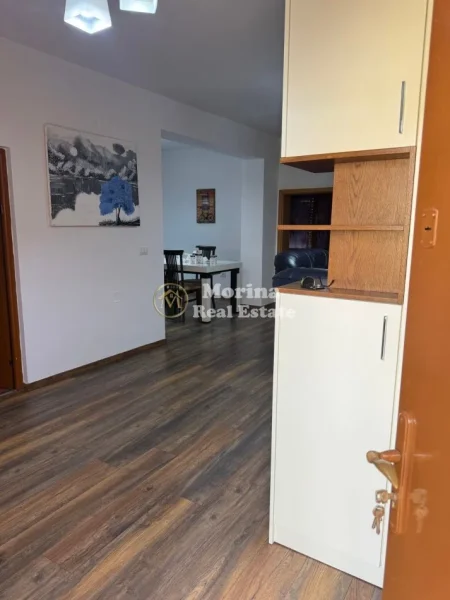 Tirane, jepet me qera apartament 2+1 Kati 1, 120 m² 750 € (Tregu Elektrik)