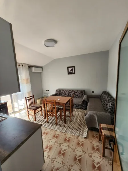 Tirane, jepet me qera apartament 2+1+Ballkon Kati 4, 420 € (Imzot Mark Sopi)