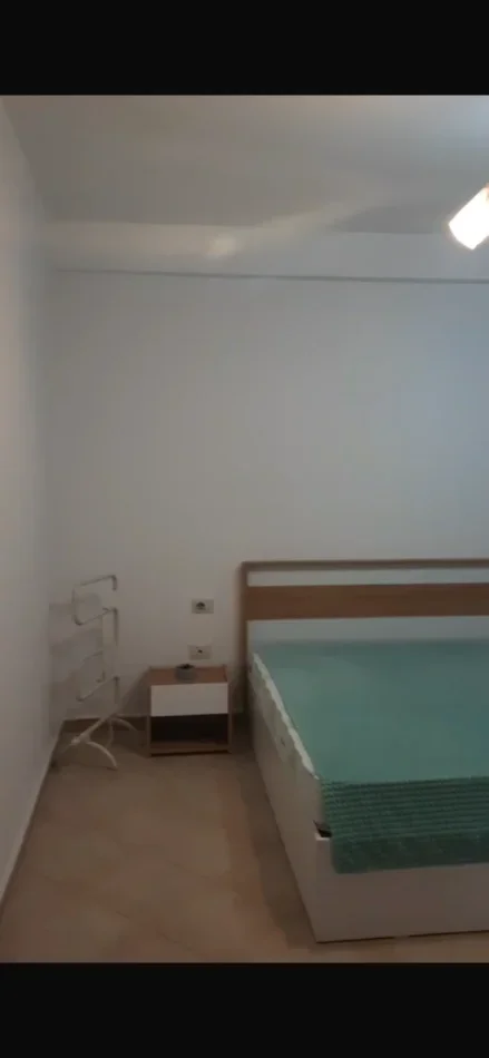 Tirane, jepet me qera apartament 1+1+Aneks+Ballkon Kati 8, 58 m² 450 € (Rruga Pjeter Budi, Mbrapa Amasades Amerikane)