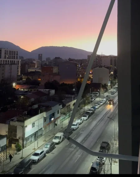 Tirane, ndarje qeraje apartament 1+1+Ballkon Kati 5, 75 m² 320 € 