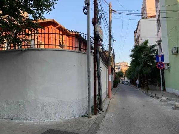 Tirane, shitet apartament 2+1+Aneks+Ballkon Kati 2, 260.000 € 