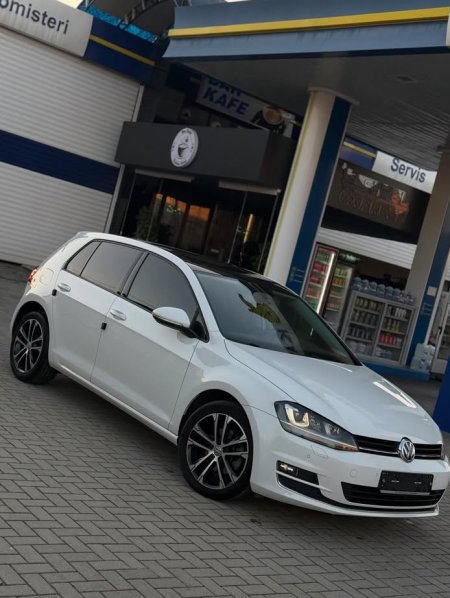 Elbasan, shitet makine Golf VII Nafte, e bardhë automatik Klima 133.001 km 11.000 €