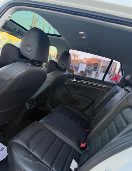 Elbasan, shitet makine Golf VII Nafte, e bardhë automatik Klima 133.001 km 11.000 €